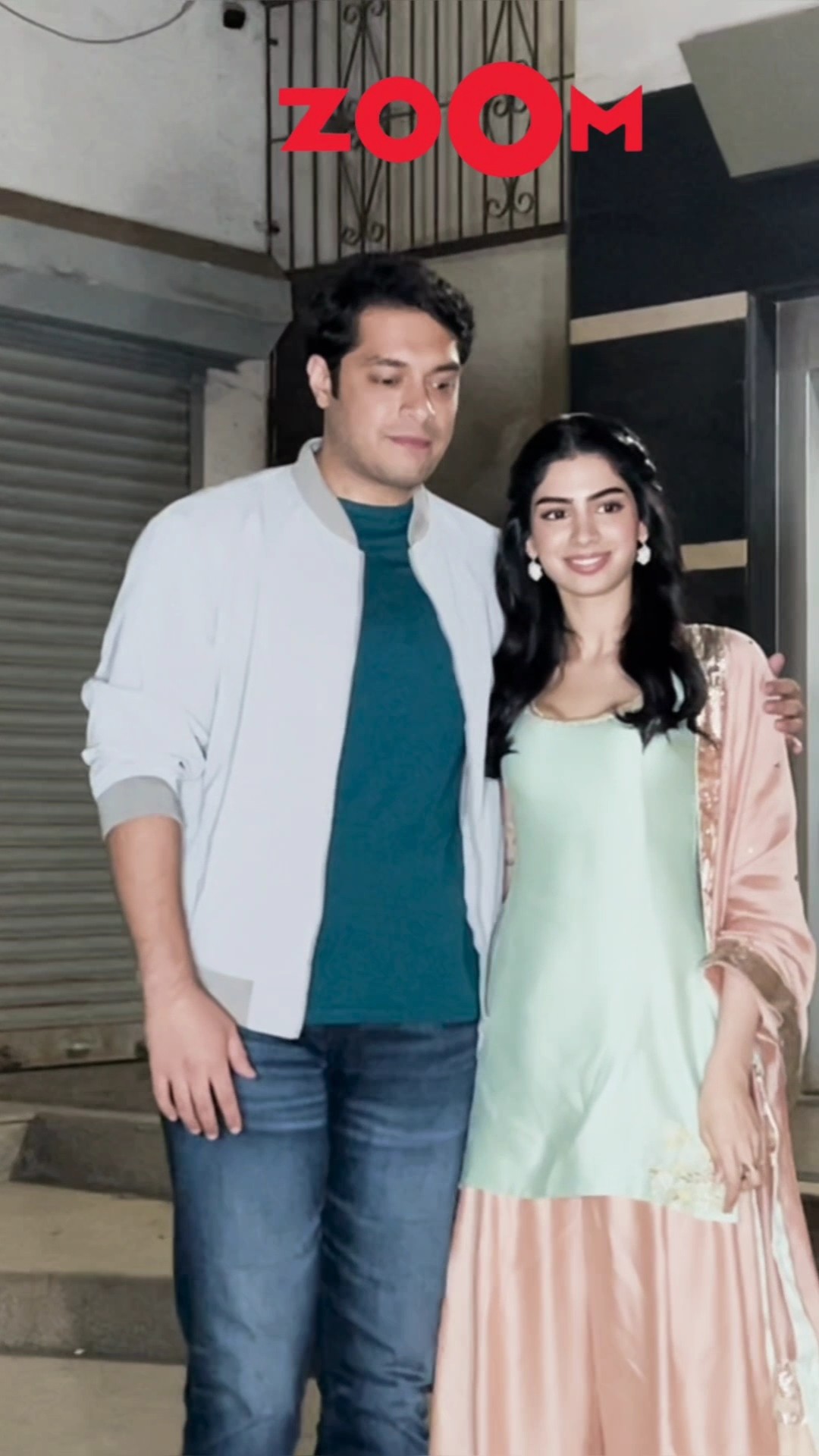 Junaid Khan-Khushi Kapoor CUTELY pose for the paps as they promote their film Loveyapa ? #shorts