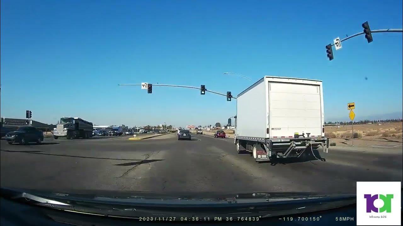 Dashcam videos This guys in car weaving in Traffic Or Stay in One Lane