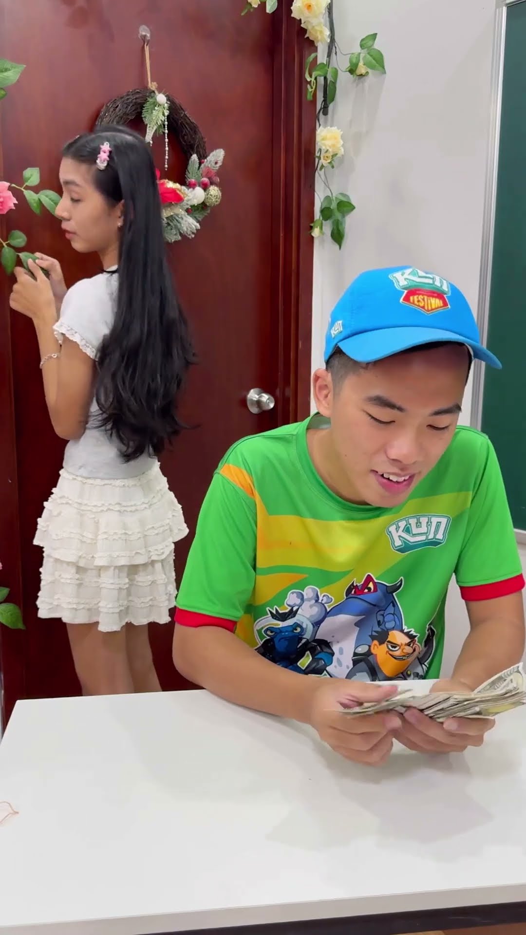 LNS - Ai nhanh tay hơn || Husband and wife #shorts