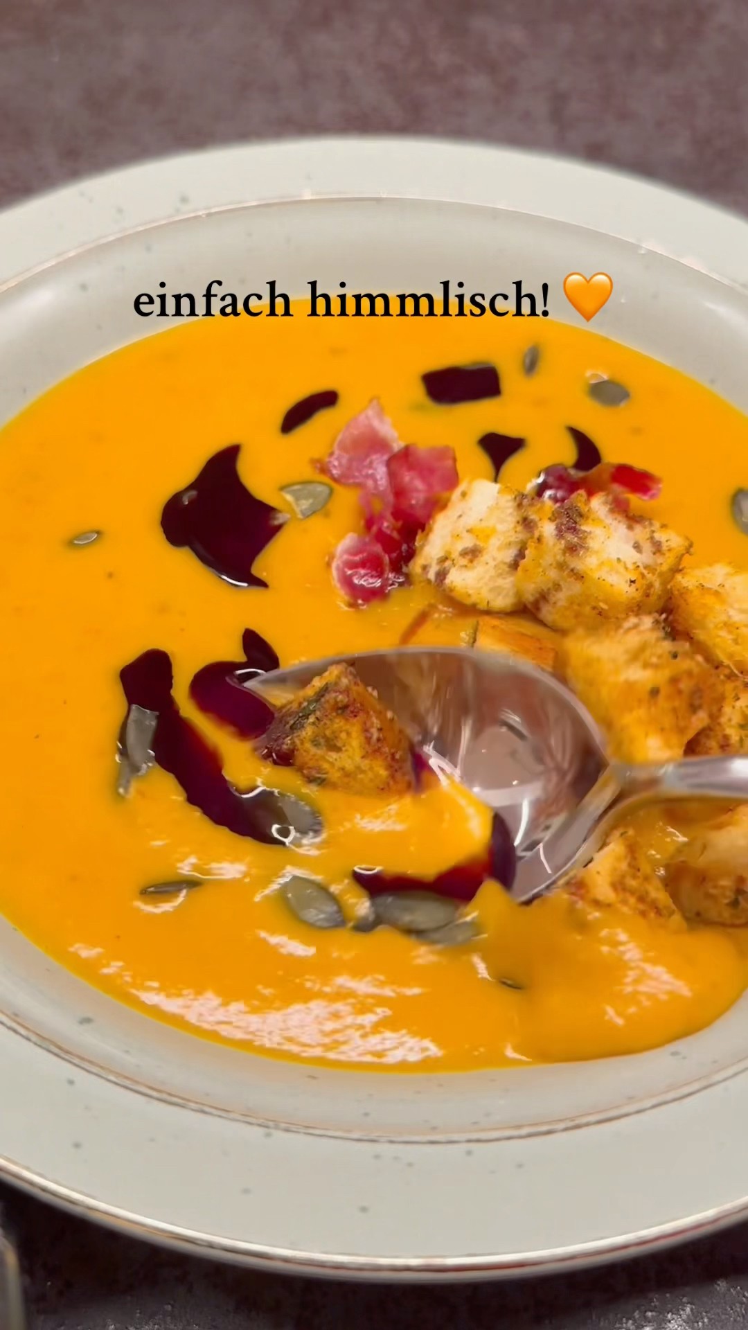 Die perfekte Suppe? Kürbiscremesuppe mit Speck und Croutons 🧡 Einfach ...