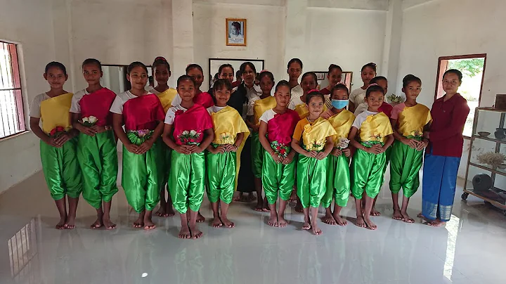 Traditional Khmer Wishing dance by Doris Dillon Sc...