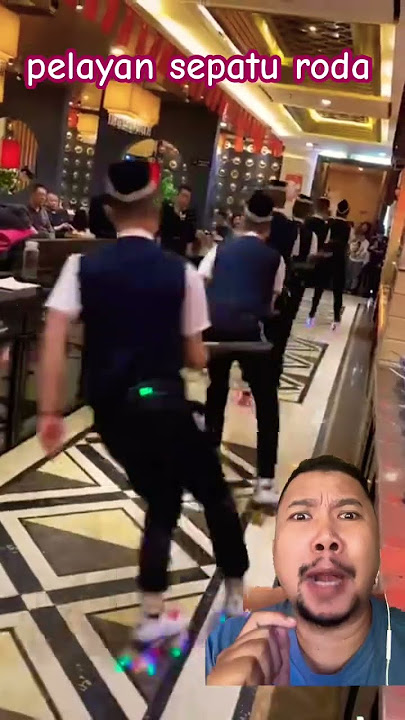 SKATE ROLLER WAITRESS!!!?? #funny #funnyvideos #comedy #shorts