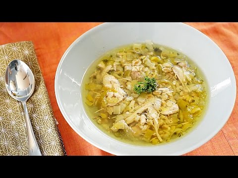 Sopa de frango com alho-poró