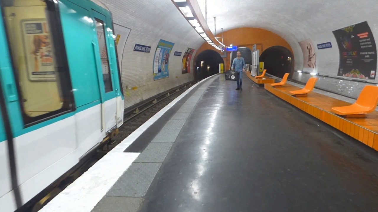 Paris metro line 7B - Creepy 1988 train