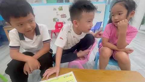 Tiếng Anh Giao Tiếp Phan Thiết: Elsa, Bee and Kevin  practice talking about Phonics C-c