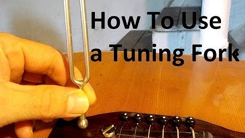 Tuning a guitar with a tuning fork! How to Use a Tuning Fork on a Acoustic and Country Music Guitar