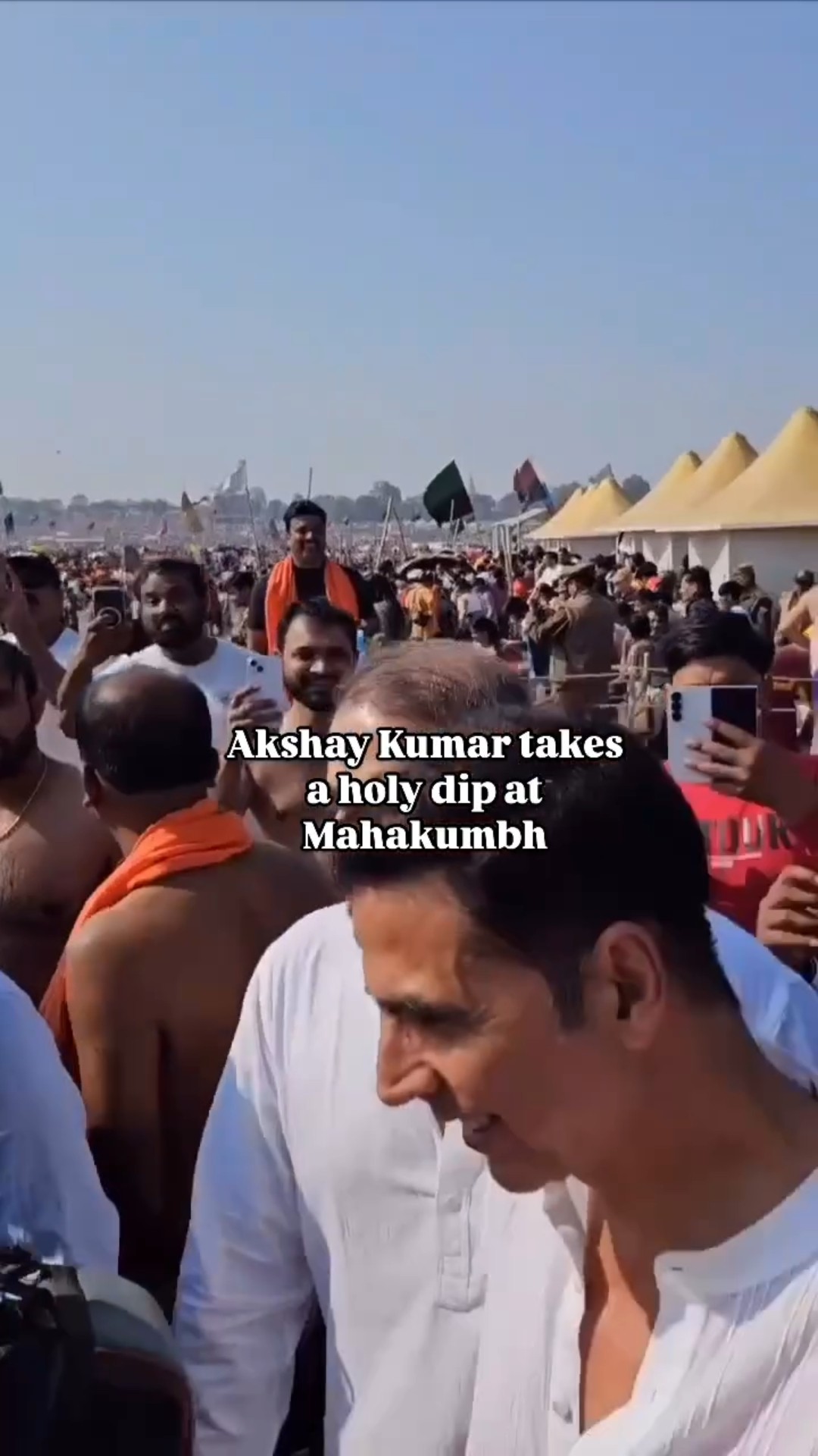 Akshay Kumar VISITS Mahakumbh 2025 for divine blessings!? #akshaykumar #shorts #mahakumbh