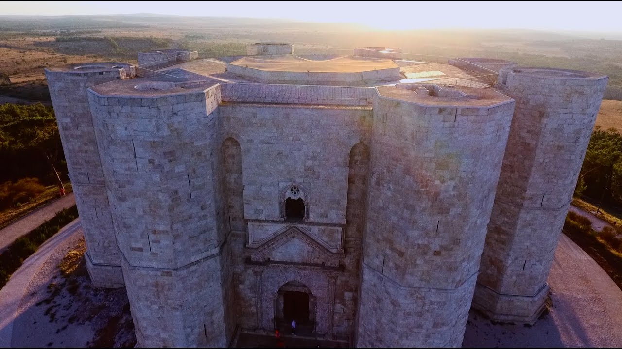 デル モンテ城の絶景画像とドローン空撮動画 イタリアの世界遺産