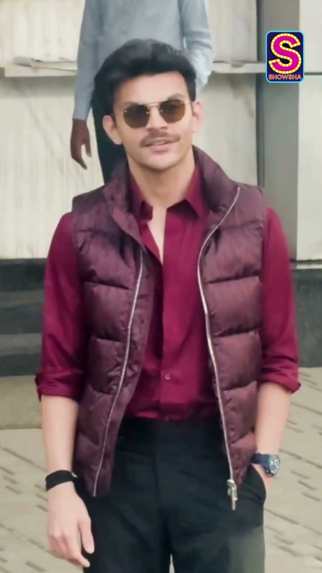 Veer Pahariya Looks Dashing In Red-Gets Papped At The Mumbai Airport | N18S