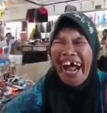 Penganting sungkeman jatuh