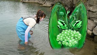 The mysterious girl encounters a giant clam in the river, and the crystal baby is full of temptation