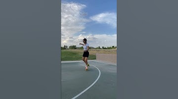 Learning How To Pivot On Roller Skates | #rollerskating #beginnerskater #rollerskaters