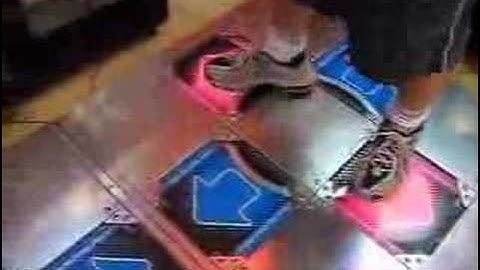 Ronko (me) doing Rythem And Police on DDR Megamix