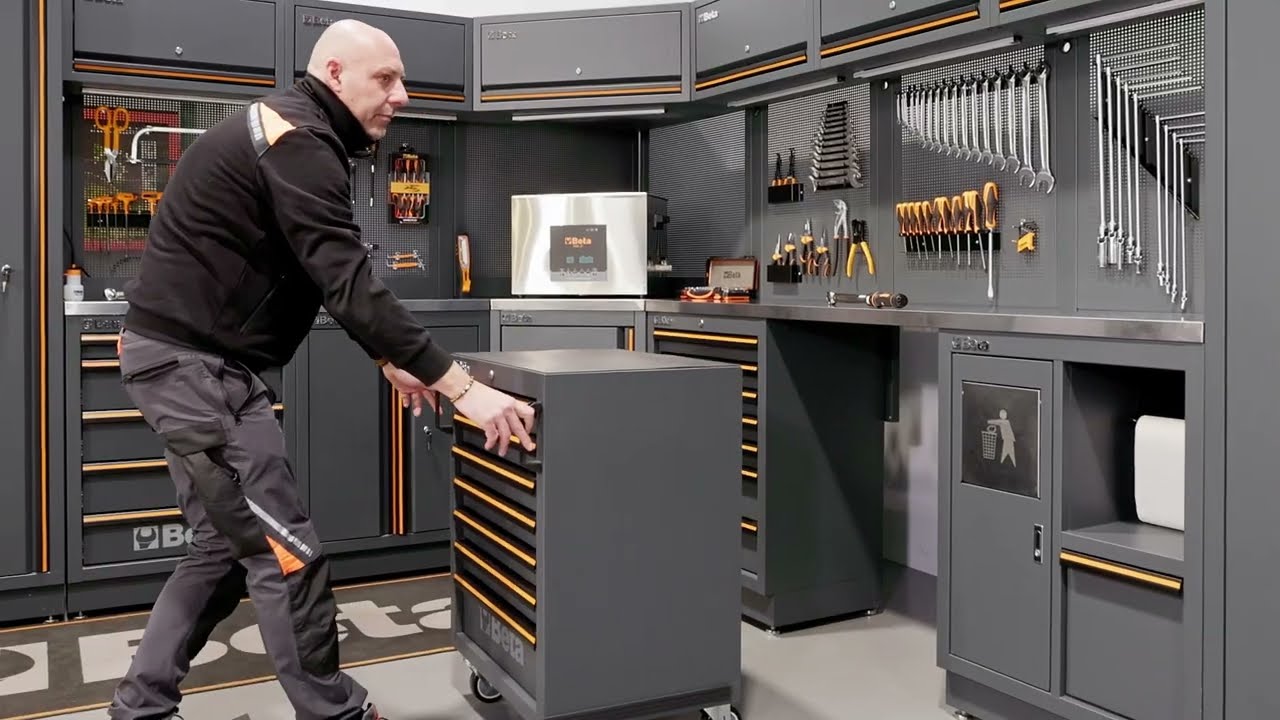 Film o zestawie mebli warsztatowych Beta C45PRO