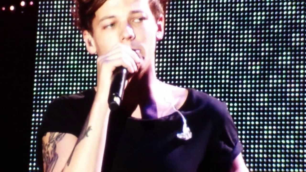 One Direction - Teenage Dirtbag - Berlin, 11.05.2013 (+ Harry talking and kissing a plushy)