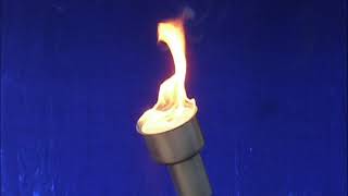 Ручной факел с огнем для праздника