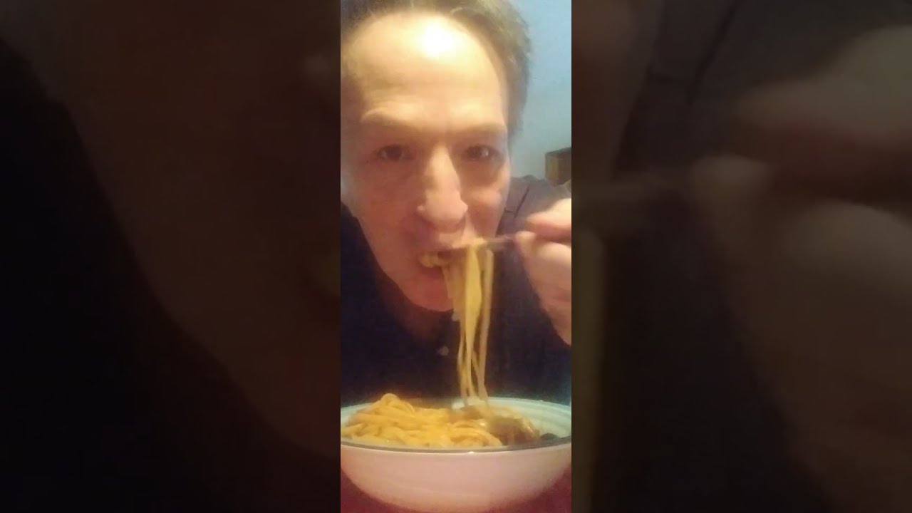 Linguine con dadolata di merluzzo al sugo di puttanesca e sbriciolata ...
