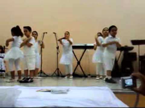 Coreografia Dia dos Pais,grupo de Crianas da IEQ M...