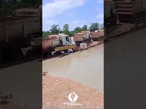 Naufrágio de balsa leva três caçambas para o fundo de rio no interior do Maranhão