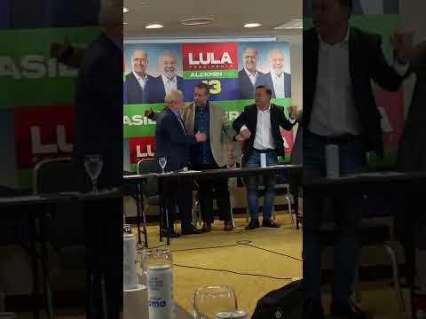Ex-presidente Lula e Carlos Lupi, presidente do PDT, em coletiva de imprensa