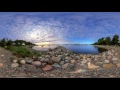 Lago con bastantes piedras, video en 360 grados