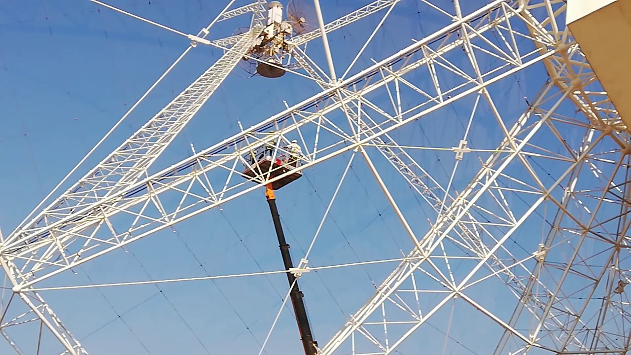 GMRT (Giant Metrewave Radio Telescope) Cherry Picker Working2, Khodad Pune.