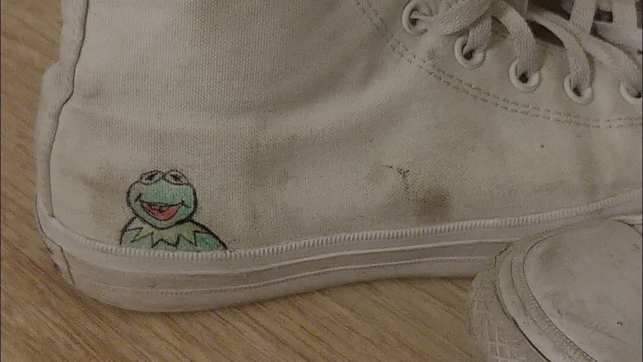 kermit the frog converse