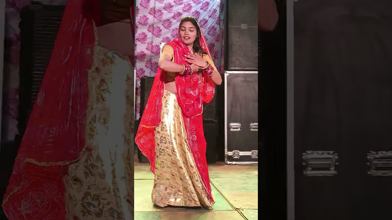 Badal main se chandrama dekh dekh muskaye