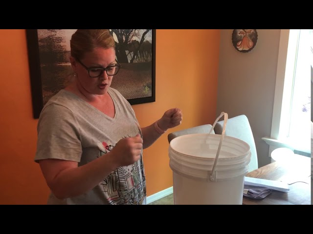 How to Make a Bucket Light for Camping - Burton Avenue