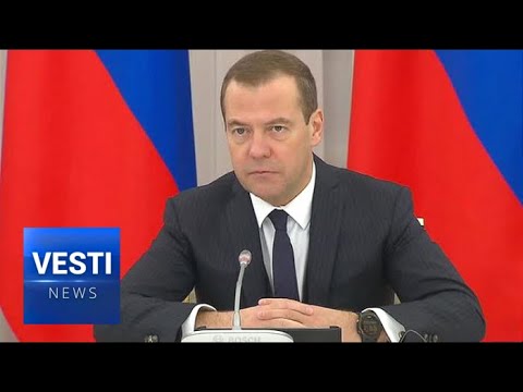 Medvedev: Investment in Russia Has Recovered, Improved Even - Economy Growing Despite Sanctions newspaper mockup