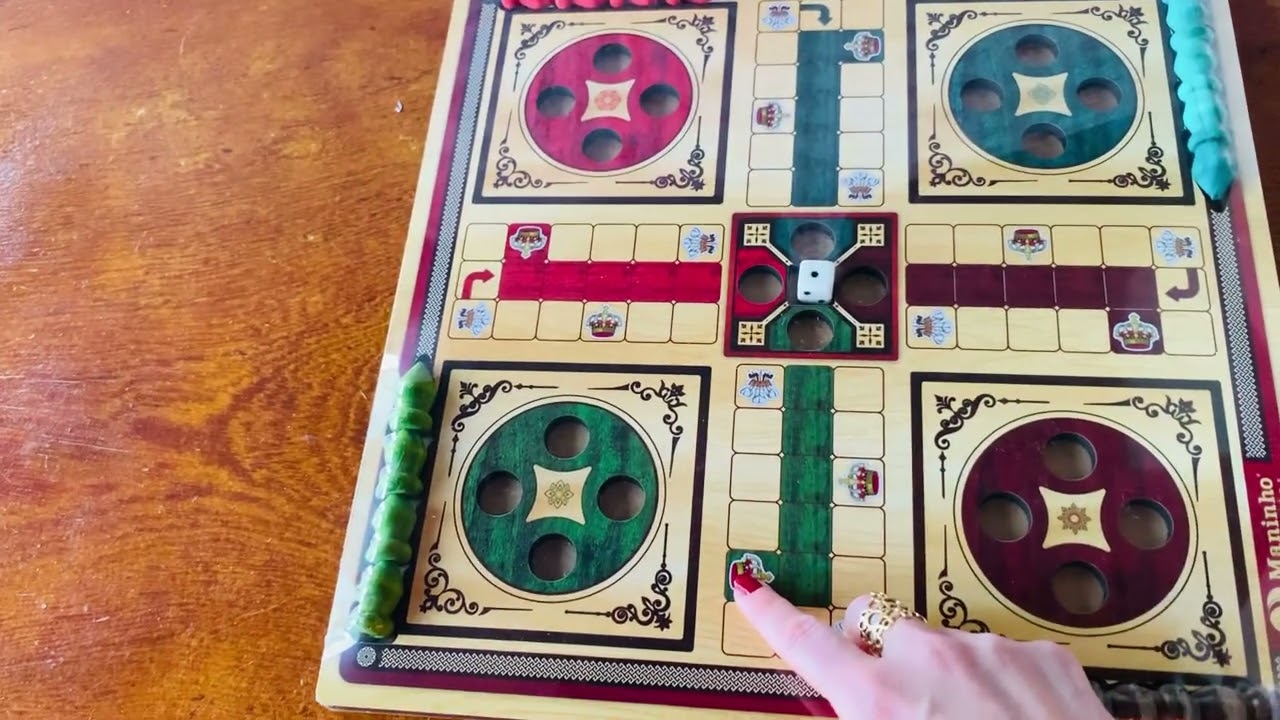 Jogo de Ludo Clássico Tabuleiro Em Mdf Maninho