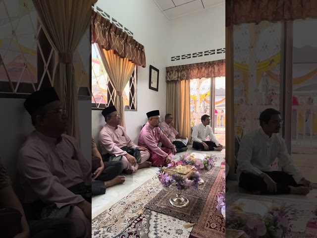 Majlis pertunangan yang penuh dgn gelak ketawa. class=