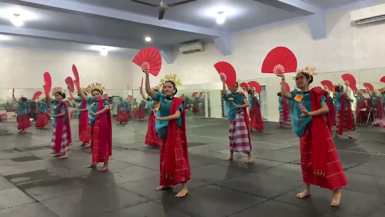 Tari Pakarena (Sulawesi Selatan) Semester 2 UNIVERSITAS NEGERI MEDAN