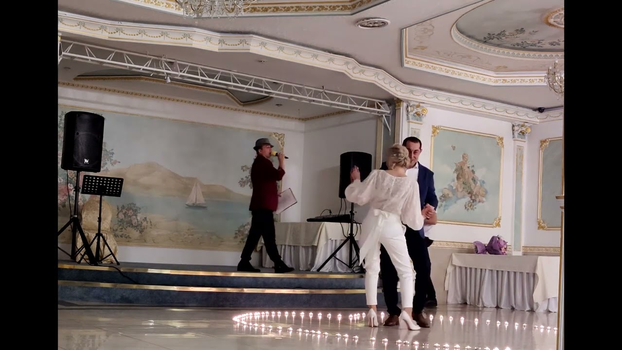 Поющий Ведущий Павел Жуков - YouTube