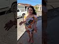 Milionário testa a bondade e muda a vida de uma garota que seu pai a abandonou por outra família 😭