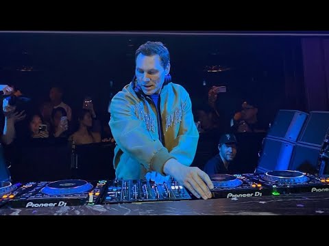 Tiësto & Brieanna Grace - Beautiful Places (Extended Mix)