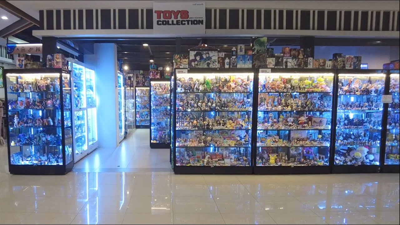 Showcase at Chatuchak big toy store Chatuchak / Jatujak Market