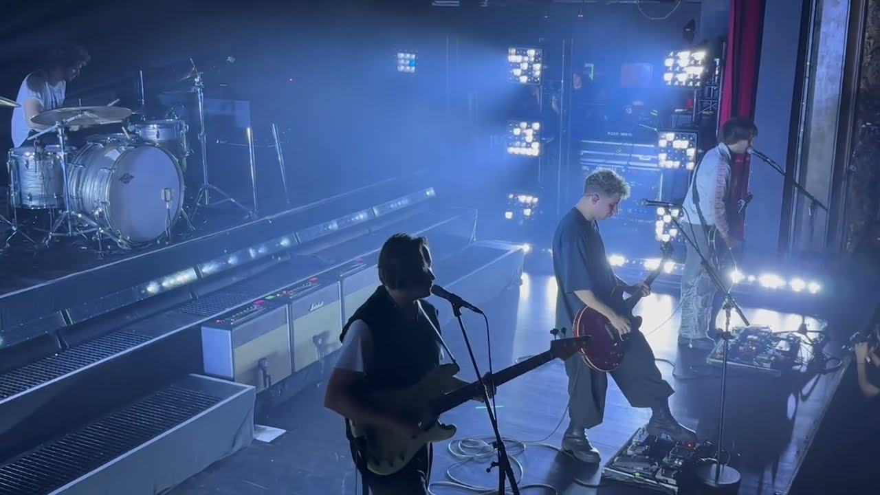 Last train Le trianon Paris 2025 - this is me trying