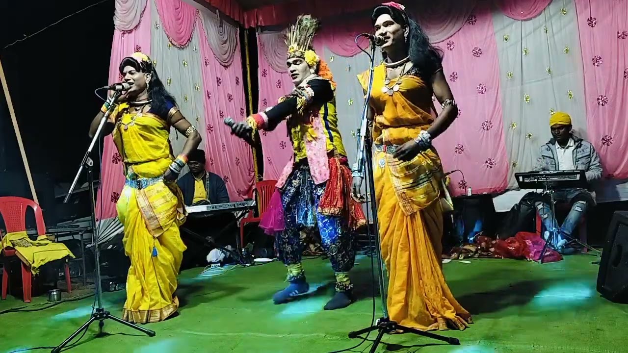 लचके तेरी कमरिया है बाली  है उमरिया घुमाके लागू  7489329100.7694095750