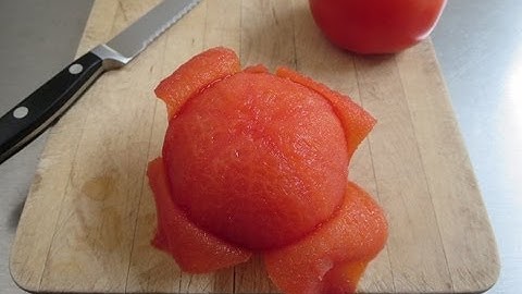 How to peel and seed a tomato