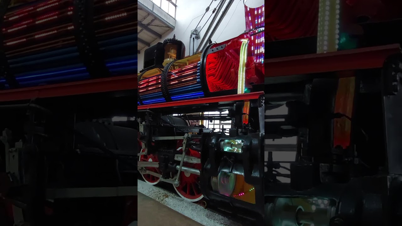 Паровоз в разрезе.