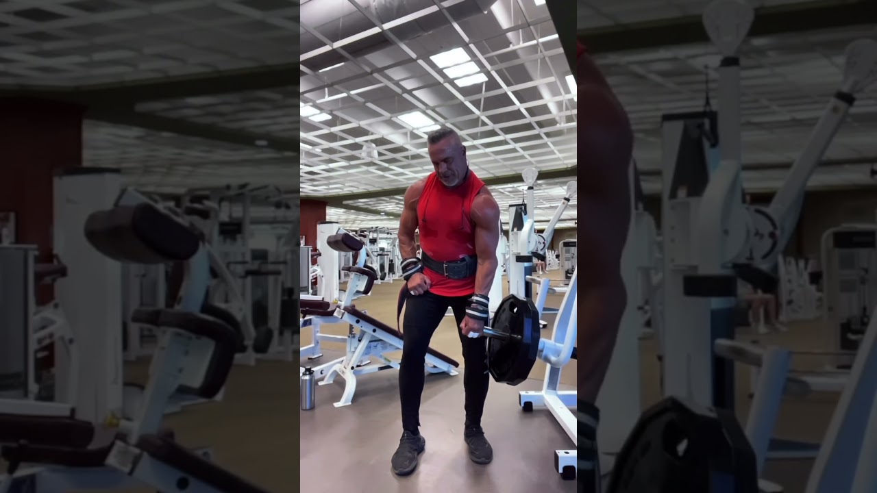 One armed shrugs on t-bar machine are a great way to get that extra bit of contraction at the top