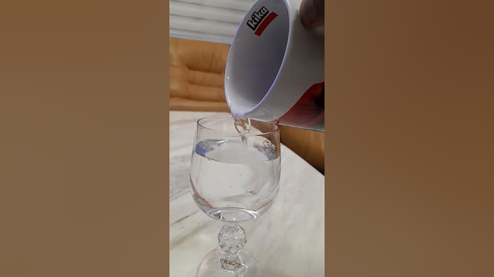 Honey test in water: Checking originality