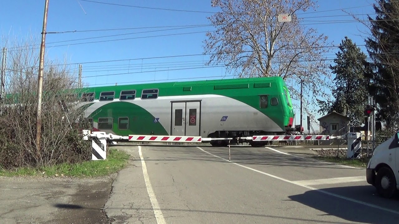 Passaggio a livello di via Commenda - Bologna / Level Crossing / Bahnübergang / Spoorwegovergang