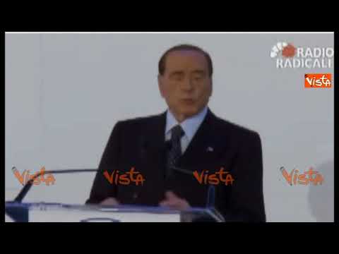 Video: Silvio Berlusconin nettovarallisuus: Wiki, naimisissa, perhe, häät, palkka, sisarukset
