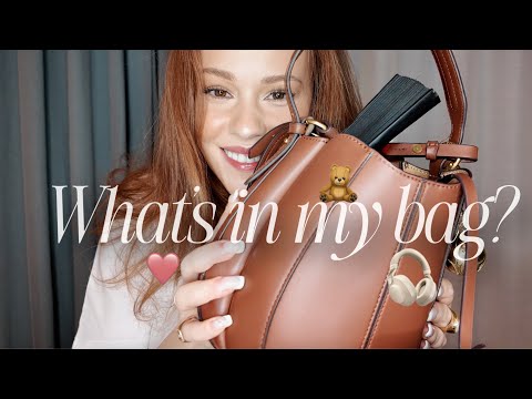 Old Youtube 📺 What's In My Bag? | Mara Samartzi