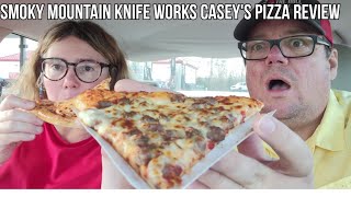 Casey's Pizza is it any good ? / Smoky Mountain Knife Works walkaround and Animatronic Christmas