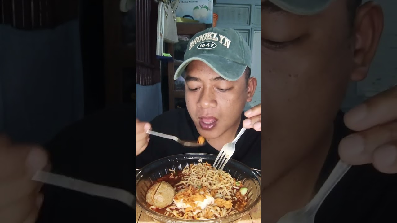 MUKBANG RAMEN AYAM PEDASS +BAKSO URAT JUMBOO