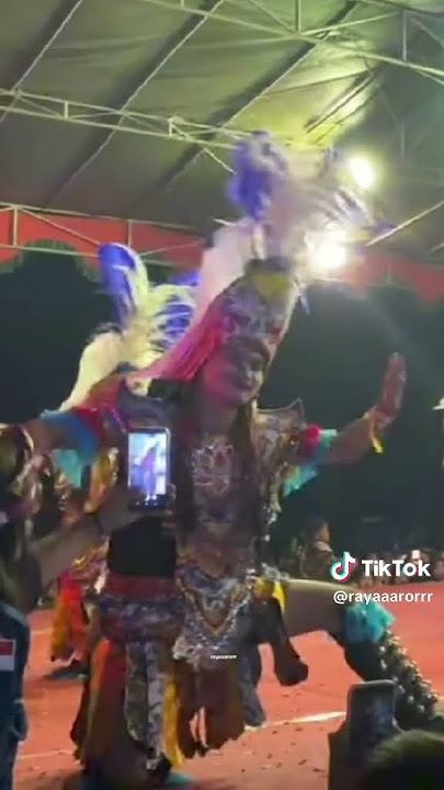 mbak yani ngevidioin mas najib kedeketan mbakkkk