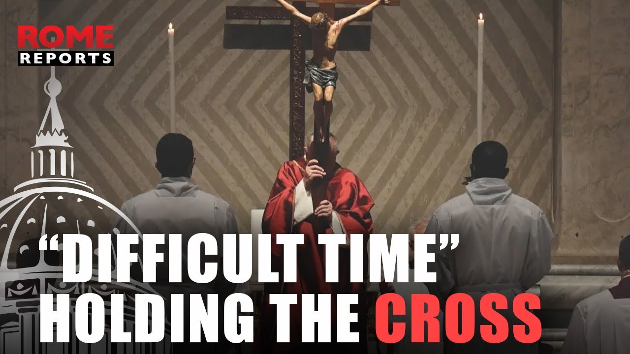 GOOD FRIDAY Pope Francis Adores Crucifix During Good Friday Liturgy good friday pope francis adores crucifix during good friday liturgy